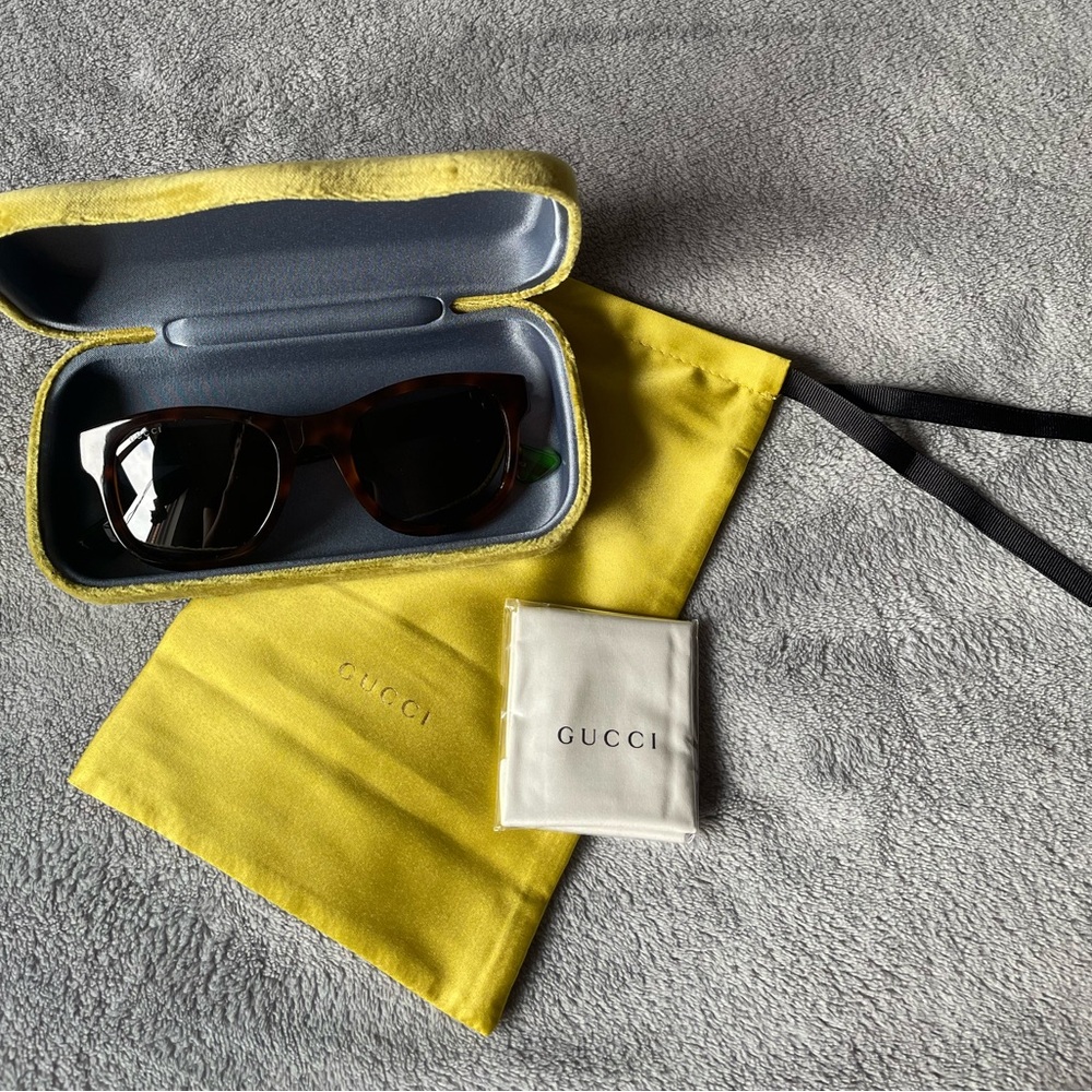 Gucci Sunglasses - Picture 9 of 9